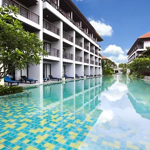 https://d-varee-mai-khao-beach.khao-lakhotels.com